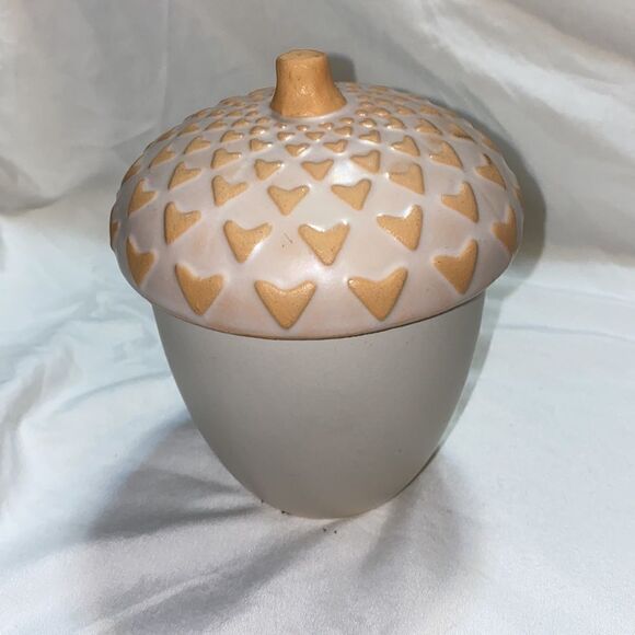 HALLMARK Acorn Teakwood Scented Candle-8 oz - Picture 3 of 6